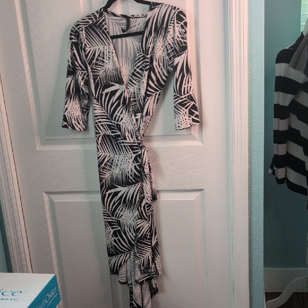 Black and White Leaf Print Wrap Dress
